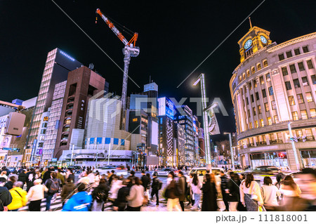 日本の東京都市景観 2月…外国人観光客らで賑わう銀座。三愛解体工事進む…希望の時代へ＝18日 111818001