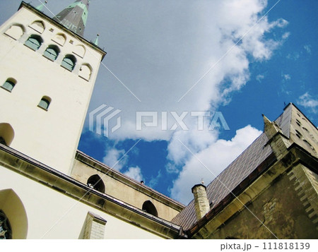 聖オレフ教会　青空に映える教会の塔 111818139