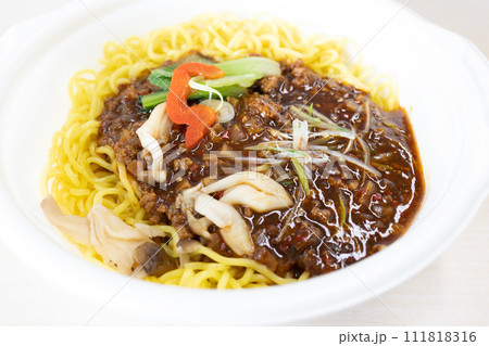 おいしいジャージャー麺 111818316