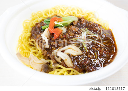 おいしいジャージャー麺 おいしいジャージャー麺 111818317