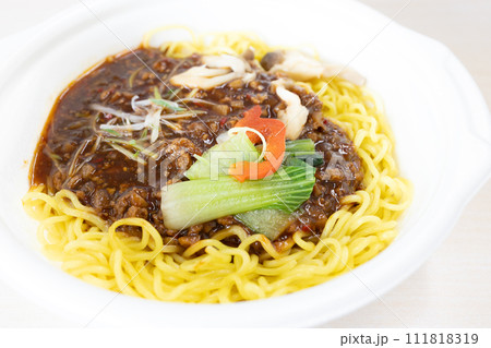 おいしいジャージャー麺 おいしいジャージャー麺 111818319