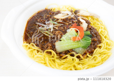 おいしいジャージャー麺 おいしいジャージャー麺 111818320