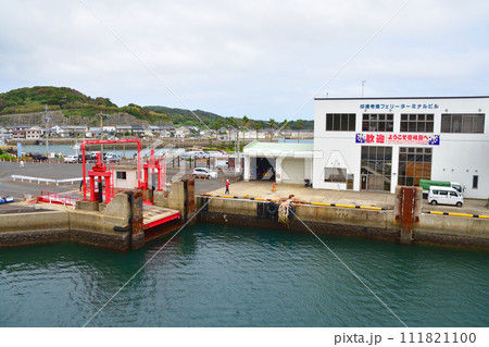 佐賀県唐津東港から長崎県壱岐市印通寺港までの船旅風景(2022年) 111821100