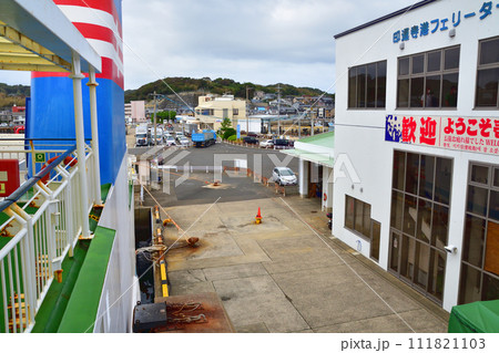 佐賀県唐津東港から長崎県壱岐市印通寺港までの船旅風景(2022年) 111821103