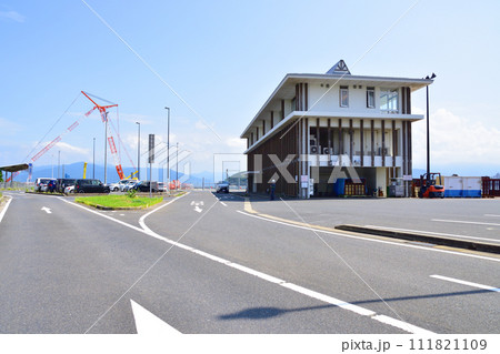 佐賀県唐津東港から長崎県壱岐市印通寺港までの船旅風景(2022年) 111821109