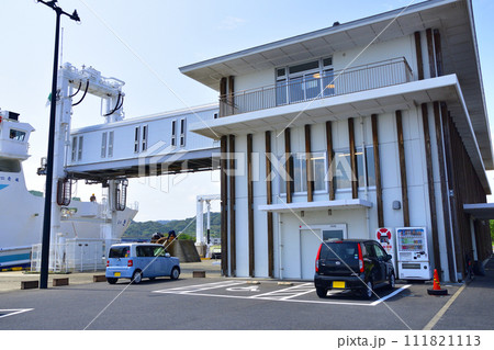 佐賀県唐津東港から長崎県壱岐市印通寺港までの船旅風景(2022年) 111821113