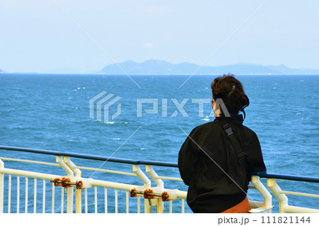 佐賀県唐津東港から長崎県壱岐市印通寺港までの船旅風景(2022年) 111821144
