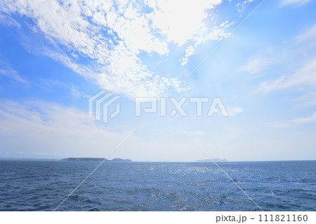 佐賀県唐津東港から長崎県壱岐市印通寺港までの船旅風景(2022年) 111821160