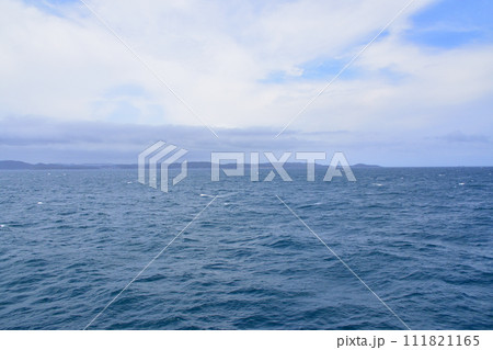 佐賀県唐津東港から長崎県壱岐市印通寺港までの船旅風景(2022年) 佐賀県唐津東港から長崎県壱岐市印通寺港までの船旅風景(2022年) 111821165