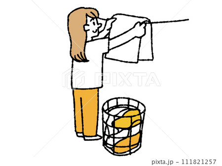 洗濯物を干している女性 家事をしている主婦のイラストのイラスト素材