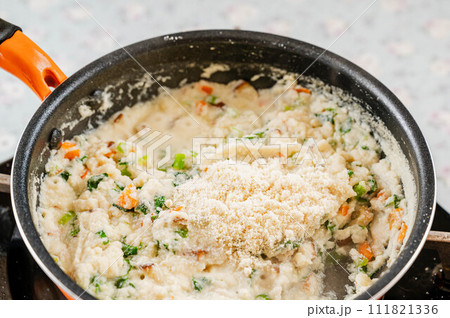 炒め豆腐作り 111821336
