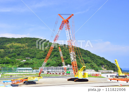 港湾のクローラークレーン 111822006