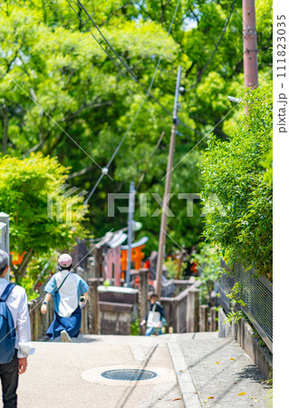 京都府 京都市 伏見稲荷神社 関西 近畿地方 鳥居 夏 観光 神社 仏閣 寺 伝統文化 赤 参拝 京都府 京都市 伏見稲荷神社 関西 近畿地方 鳥居 夏 観光 神社 仏閣 寺 伝統文化 赤 参拝 111823035