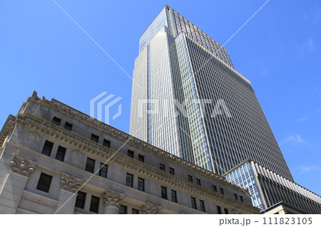 日本橋三井タワーと三井本館 日本橋三井タワーと三井本館 111823105