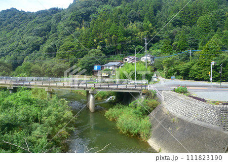唐津線多久駅から西唐津駅までの車窓風景 111823190