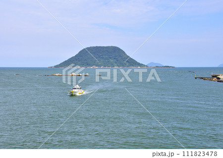 佐賀県唐津市唐津城とその周辺風景 111823478