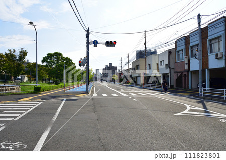 佐賀県佐賀市中心部の歩車分離歩道 佐賀県佐賀市中心部の歩車分離歩道 111823801