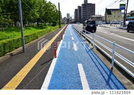 佐賀県佐賀市中心部の歩車分離歩道 佐賀県佐賀市中心部の歩車分離歩道 111823804