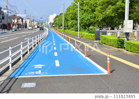 佐賀県佐賀市中心部の歩車分離歩道 佐賀県佐賀市中心部の歩車分離歩道 111823805