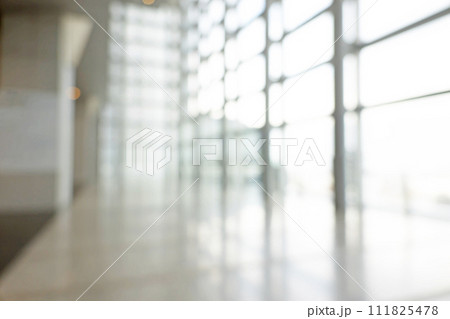 ビジネス街の背景ぼかし 111825478