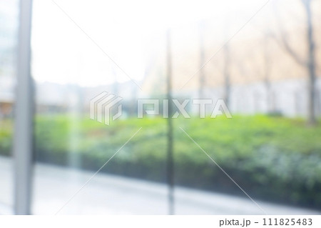 ビジネス街の背景ぼかし 111825483