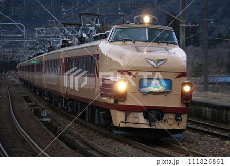 北陸本線を走る特急雷鳥 北陸本線を走る特急雷鳥 111826861