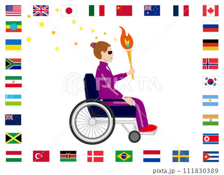 トーチを持って世界をリレーする車椅子の女性。 111830389
