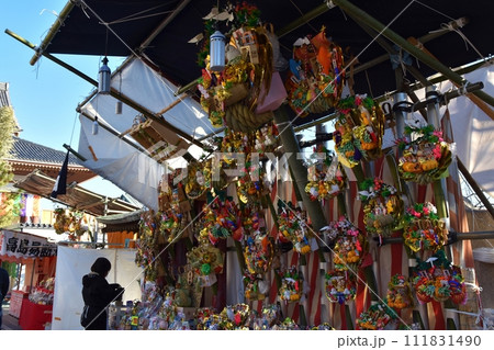 正月飾りを売る風景　東京 111831490