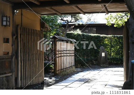 竹の生垣・竹垣・伝統的日本建築の背景素材 111831861