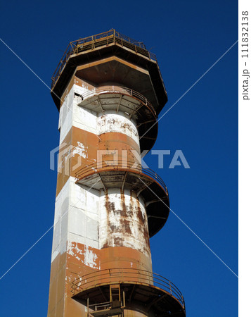 Close-up of top section of Historic Ford Island aviation control tower 111832138