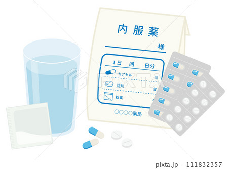 薬_病院で処方された薬とお水　カプセルと錠剤と粉薬 111832357