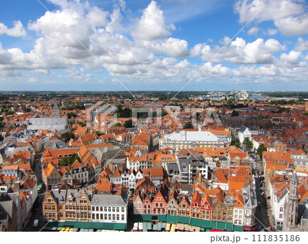 西ヨーロッパのベルギー　世界遺産「ブルージュ歴史地区」「ベルギーとフランスの鐘楼群」の鐘楼からの眺め 111835186