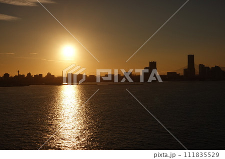 みなとみらい　夕景 111835529