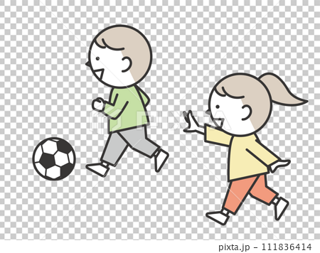 楽しそうにサッカーをする子供たち 111836414