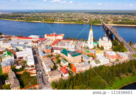 Aerial view of Rybinsk cityscape with bridge across Volga and Cathedral 111836601
