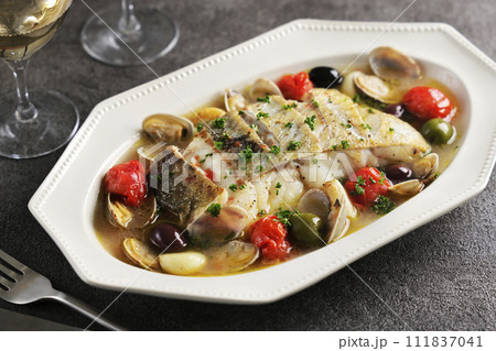 たらとあさりのアクアパッツァ 111837041