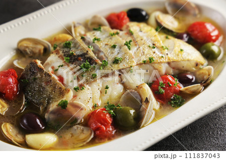 たらとあさりのアクアパッツァ 111837043