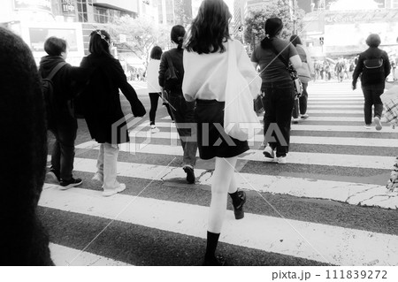 渋谷駅前の風景　東京 111839272