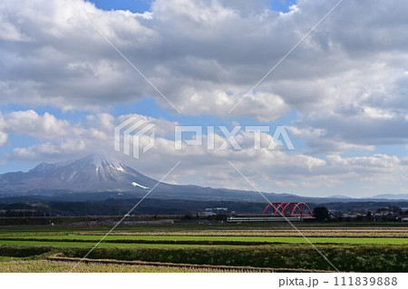 伯耆大山と特急やくも 111839888