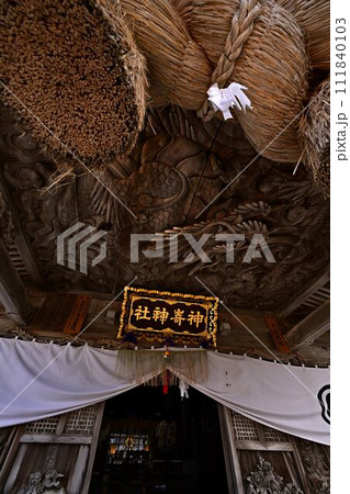 神崎神社の龍の彫刻 111840103