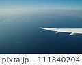 羽田空港　東京湾の景色　東京　滑走路　機窓風景　飛行機の機窓から 111840204