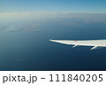 羽田空港　東京湾の景色　東京　滑走路　機窓風景　飛行機の機窓から 111840205