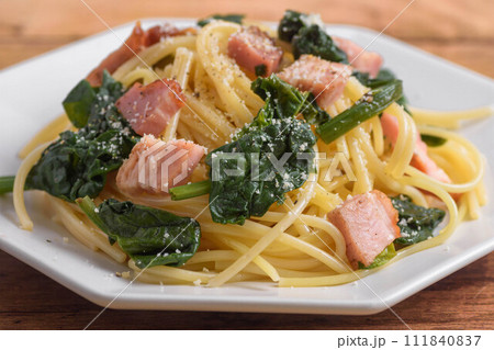 ホウレン草とベーコンのパスタ ホウレン草とベーコンのパスタ 111840837
