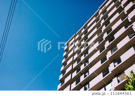 マンションと青空 マンションと青空 111844561