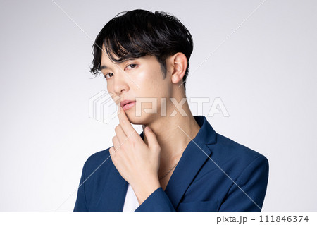 若い男性のメンズメイクアップイメージ 若い男性のメンズメイクアップイメージ 111846374