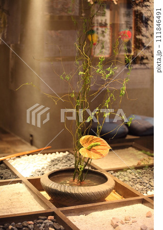 料亭の花飾り 111846491