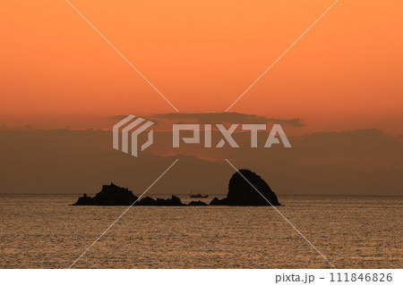 栖原海岸の夕景 111846826