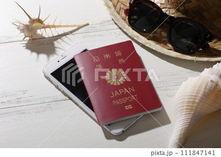 パスポート　旅行準備 111847141