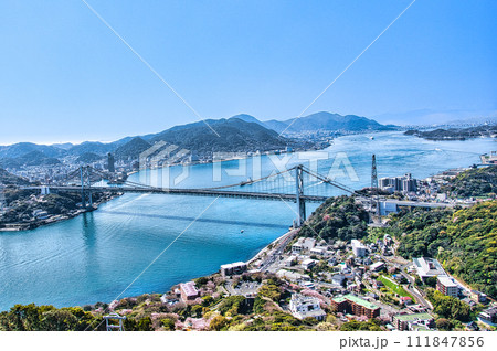 火の山公園山頂から眺めた関門海峡 111847856
