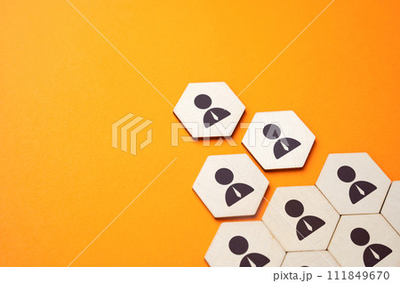 Human resources in business. Group hierarchy. Movement as a team. Cooperation teamwork. Forming into an organized group. Consolidation, strengthening. Human resources in business. Group hierarchy. Movement as a team. Cooperation teamwork. Forming into an organized group. Consolidation, strengthening. 111849670